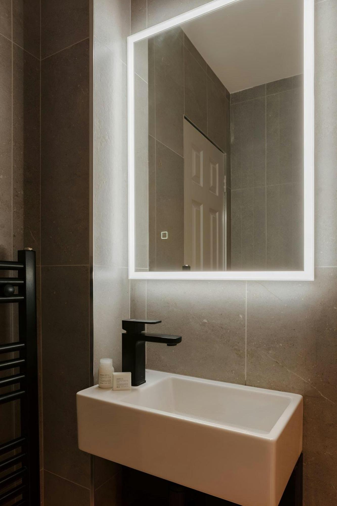 The Earl Hotel Leeson Street, Sonder By Marriott Bonvoy ดับลิน ภายนอก รูปภาพ